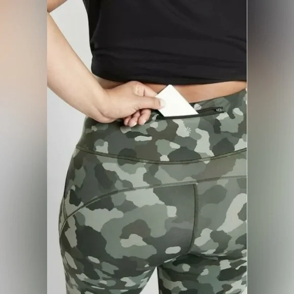 Athleta Lightning Camo 7/8 Tight in Super Sonic Size Medium Leggings - Picture 4 of 15
